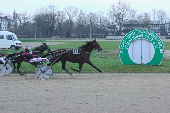 Lukas Strobl hat nach dem Sieg mit Lasbeker die Spitze in der deutschen Nachwuchsfahrerwertung eingenommen. (Fotos Wilfried Schaffrath)